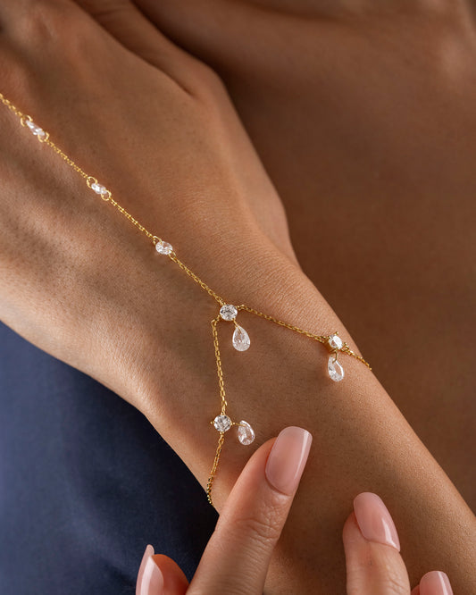 925 Ayar Gümüş Altın Renkli Damla Taşlı Şahmeran – Kristal & Zirkon Detaylı Zarif El Zinciri